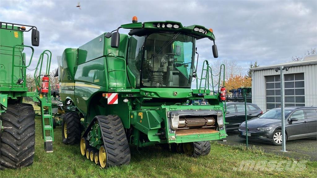 John Deere S680 Kombinované zberacie stroje