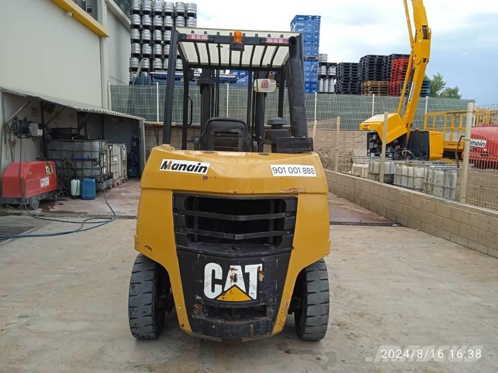 CAT DP 40 Dieselové vozíky