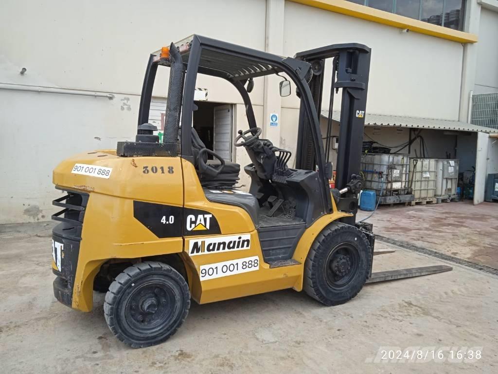 CAT DP 40 Dieselové vozíky