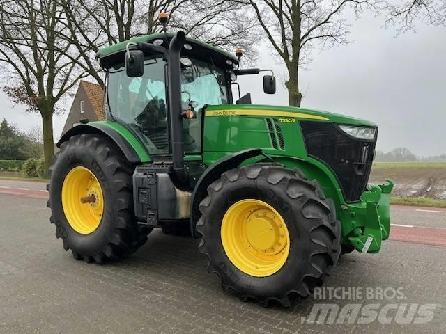 John Deere 7230 R Traktory
