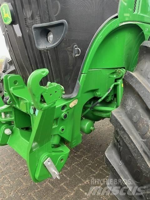 John Deere 7230 R Traktory