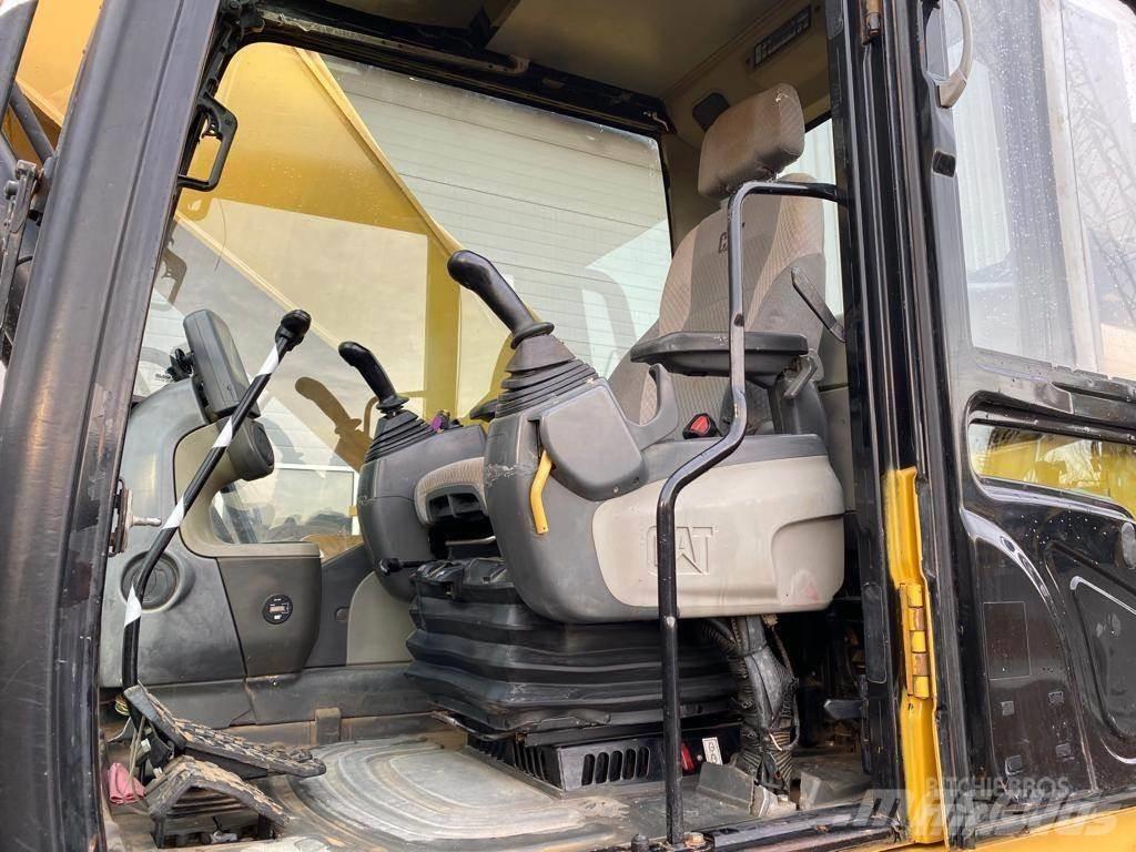 CAT 330DL Pásové rýpadlá