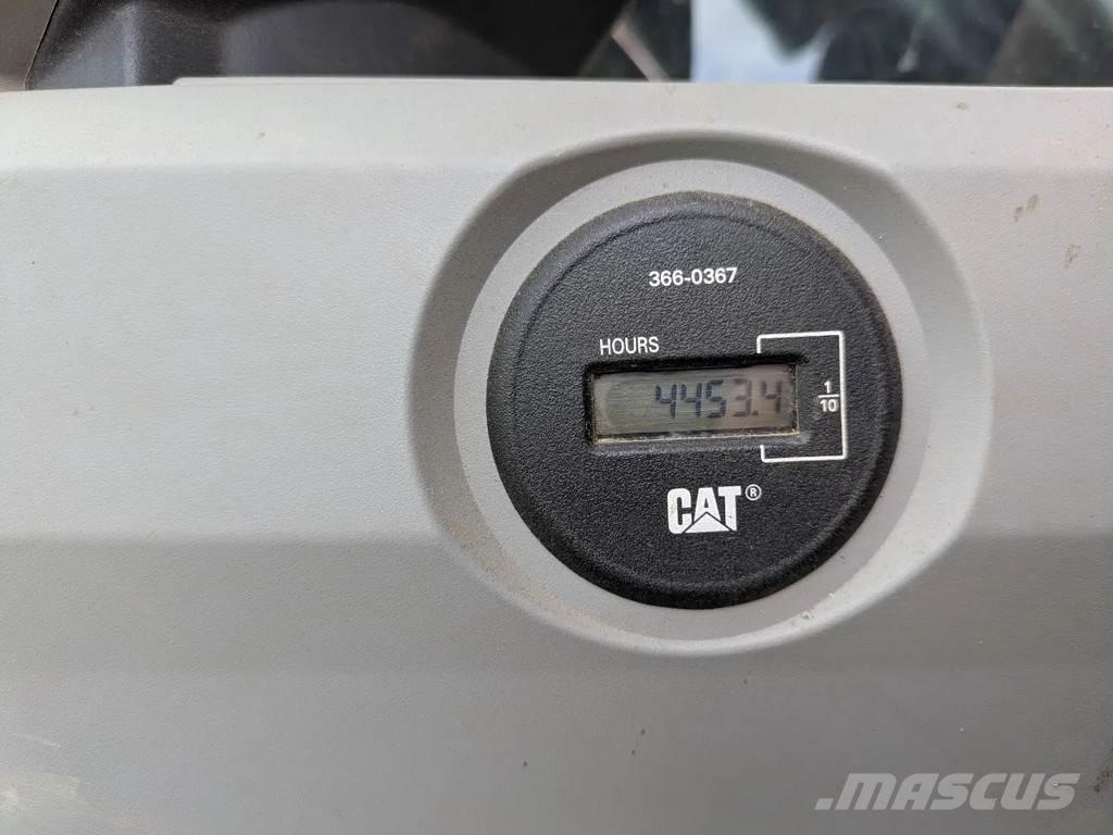 CAT 374F Pásové rýpadlá