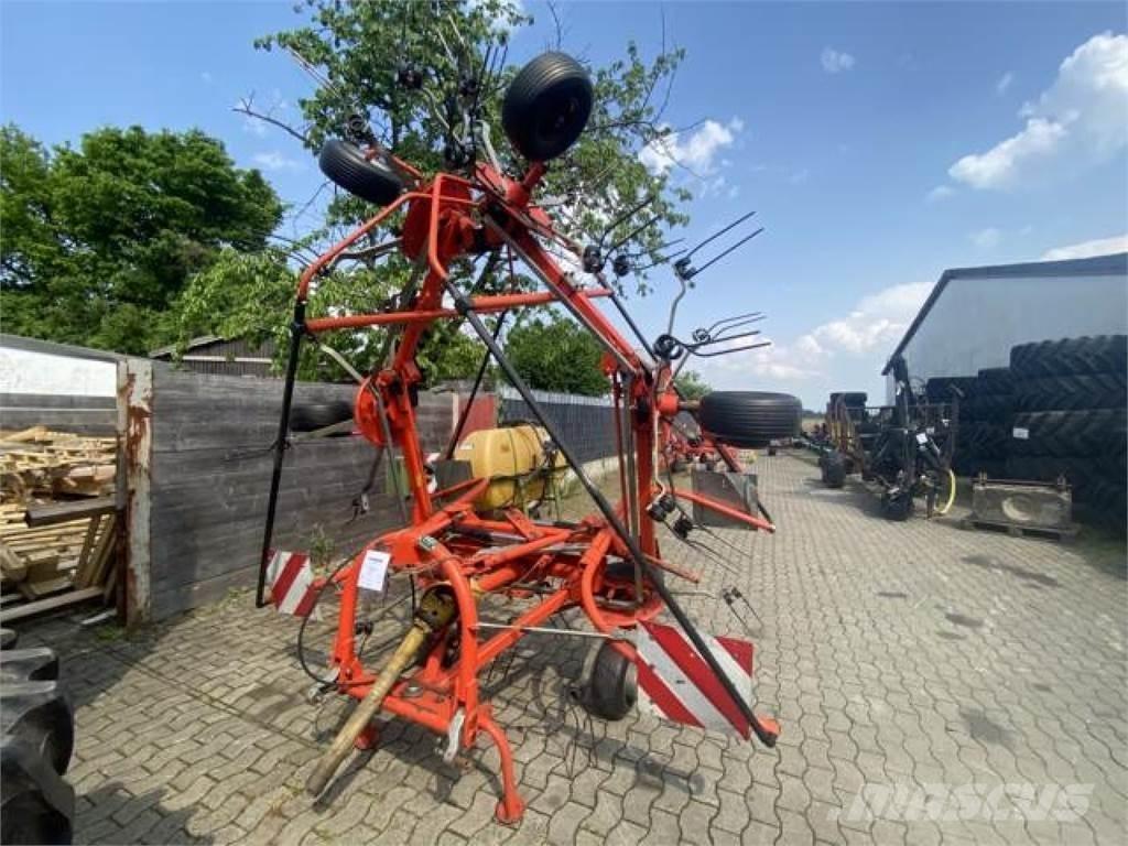 Fella TH 800 Obracače a zhrabovače sena