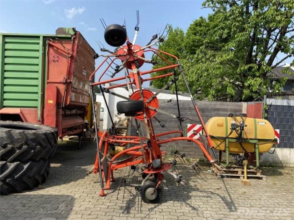 Fella TH 800 Obracače a zhrabovače sena