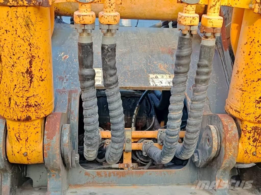 Hyundai R300LC-9S Pásové rýpadlá