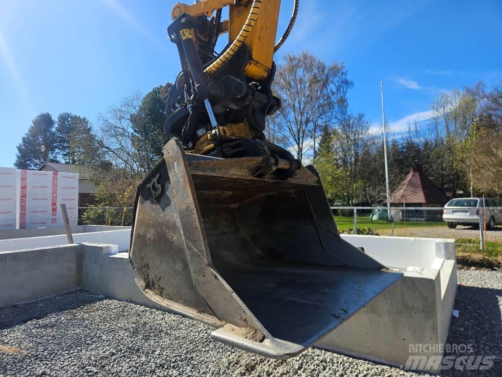 JCB 245 XLR Pásové rýpadlá