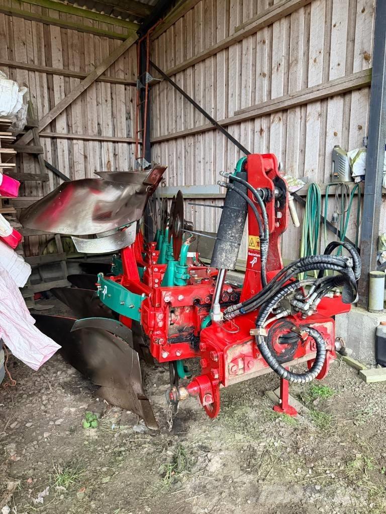 Kverneland ES85 Dvojstranné pluhy