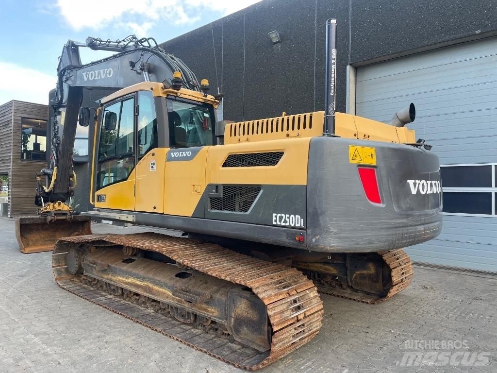 Volvo EC250DL Pásové rýpadlá