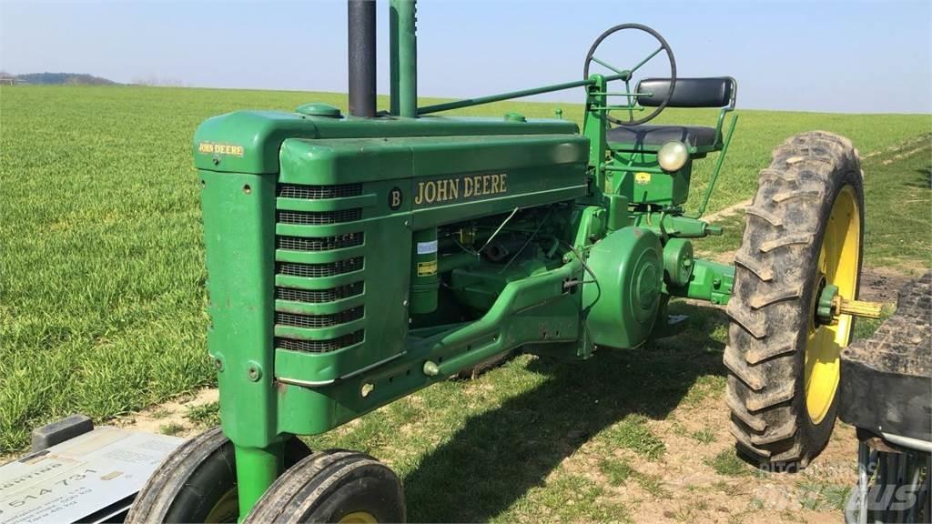 John Deere Model B Traktory