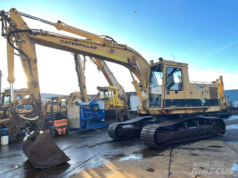 CAT 225 Pásové rýpadlá