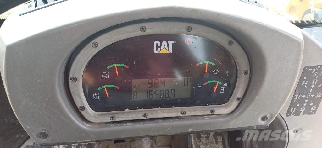 CAT 963 D Pásové nakladače