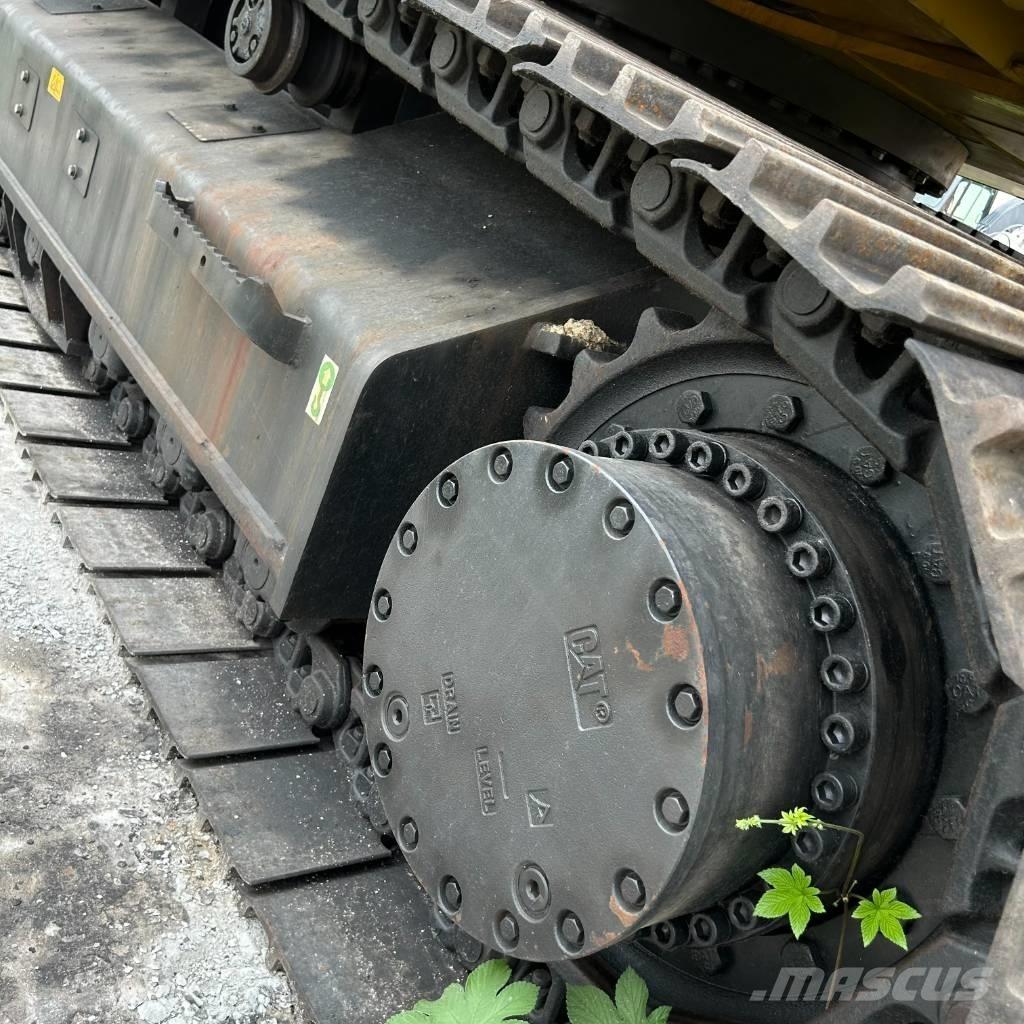 CAT 330D2 Pásové rýpadlá