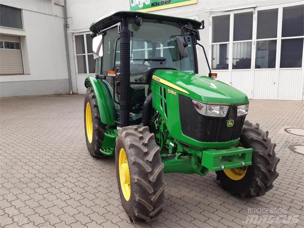 John Deere 5058E Traktory