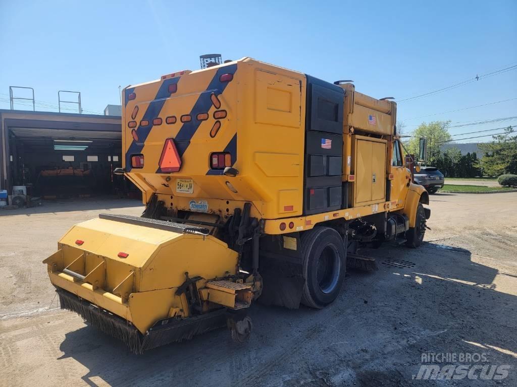 International 4700 Zametacie vozidlá