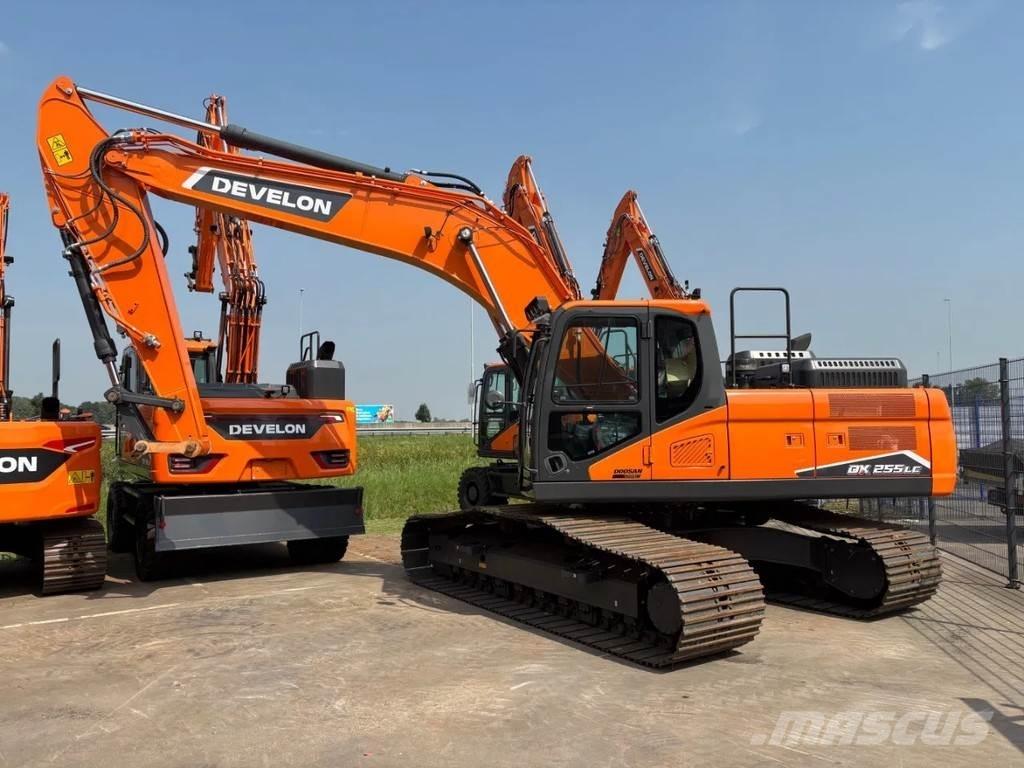 Develon DX255LC-7 Pásové rýpadlá