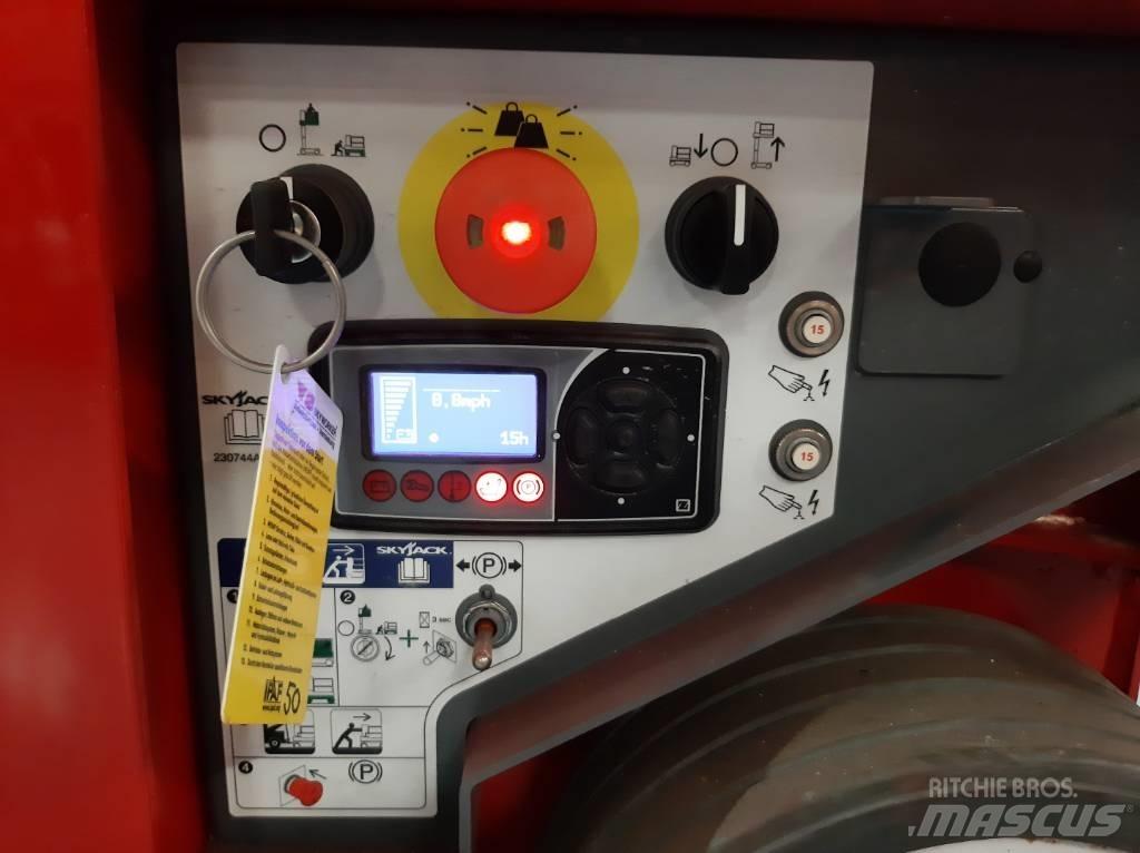 SkyJack SJ12 E Vertikálne stĺpové výťahy