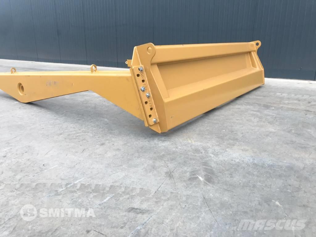 CAT 725 Zadné dvere