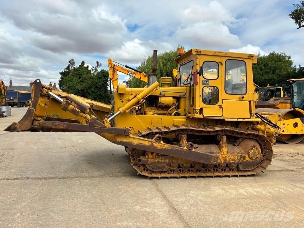 CAT D 6 D Pásové dozéry