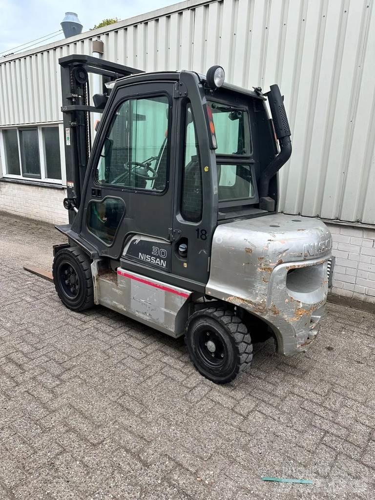 Nissan FDG02E7 Iné
