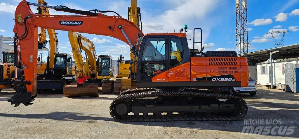 Doosan DX 225 Pásové rýpadlá