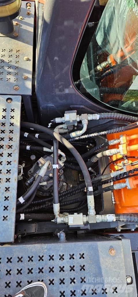 Doosan DX 225 Pásové rýpadlá