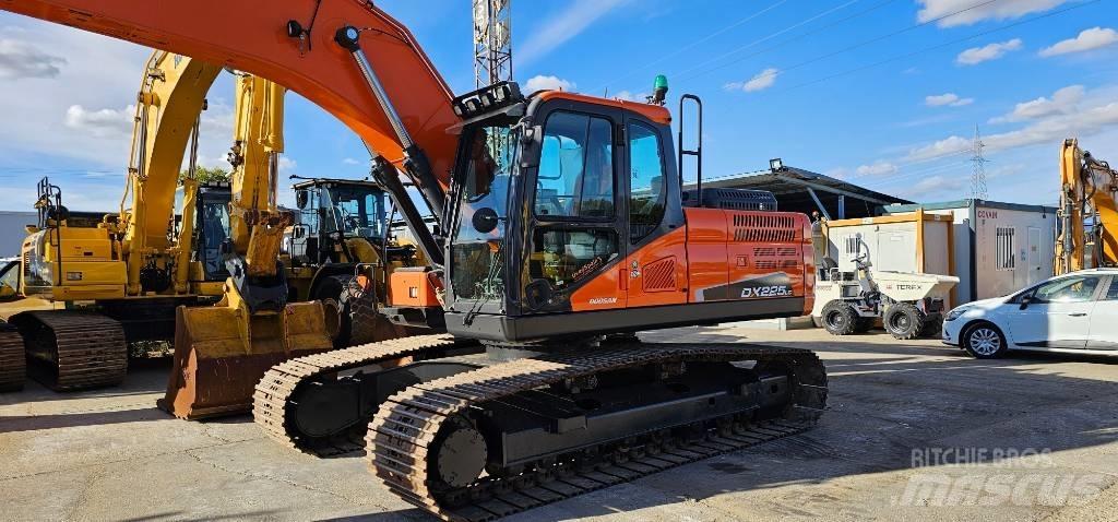 Doosan DX 225 Pásové rýpadlá