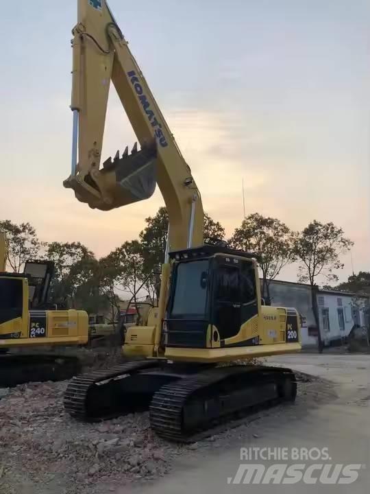 Komatsu PC200-8 Pásové rýpadlá