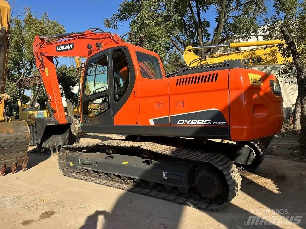 Doosan DX225-9C Pásové rýpadlá