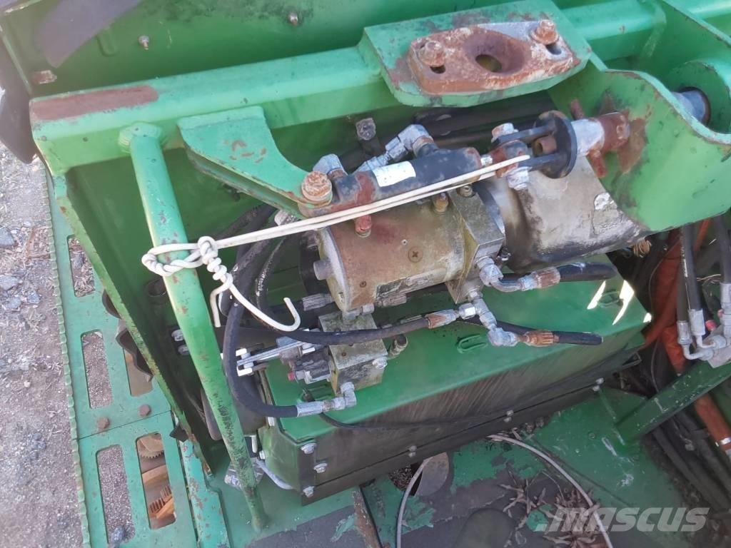 John Deere 903M Stínacie harvestory