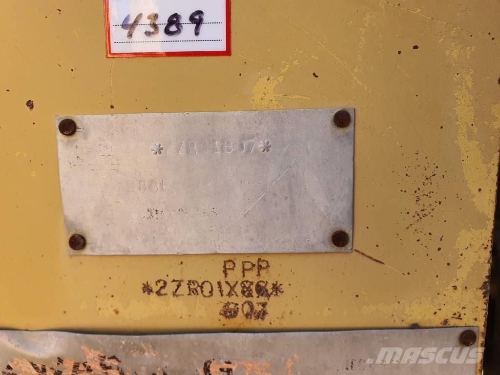 CAT 988 F II Kolesové nakladače