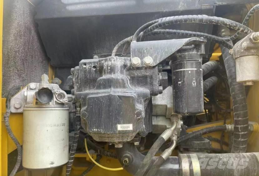 Komatsu 220-8K Pásové rýpadlá