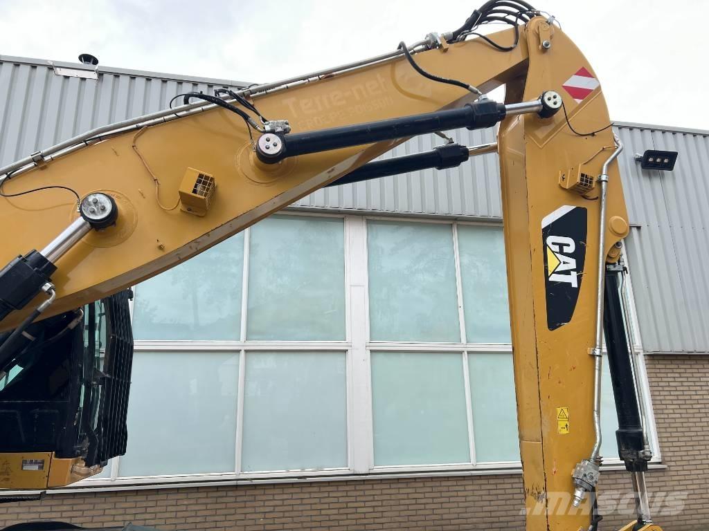 CAT MH3022  2015   CE Stroje pre manipuláciu s odpadom