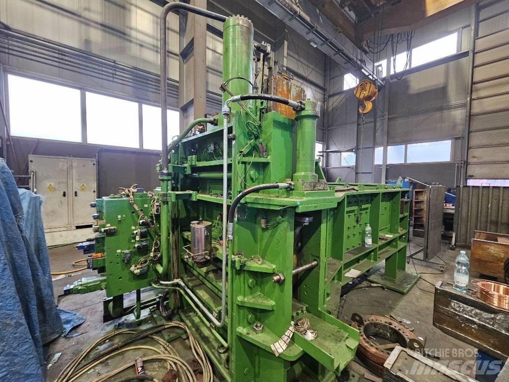  Henschel 30 x 30 Priemyselné lisy