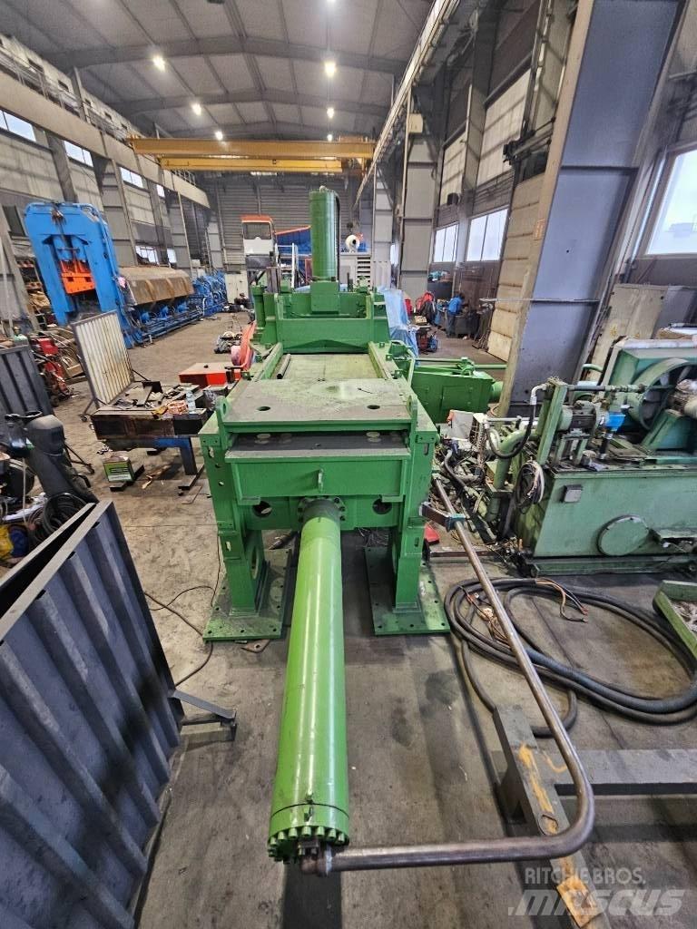  Henschel 30 x 30 Priemyselné lisy