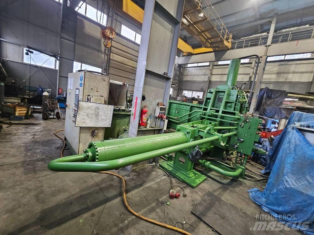  Henschel 30 x 30 Priemyselné lisy