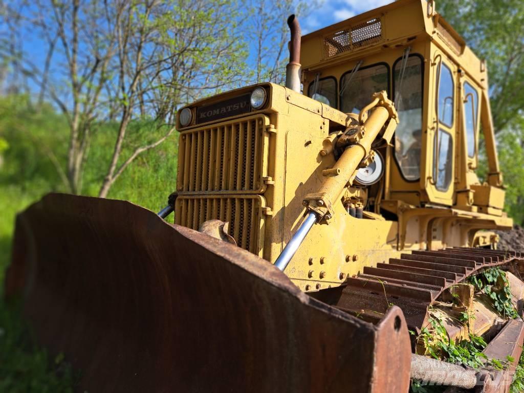 Komatsu D85A Pásové dozéry