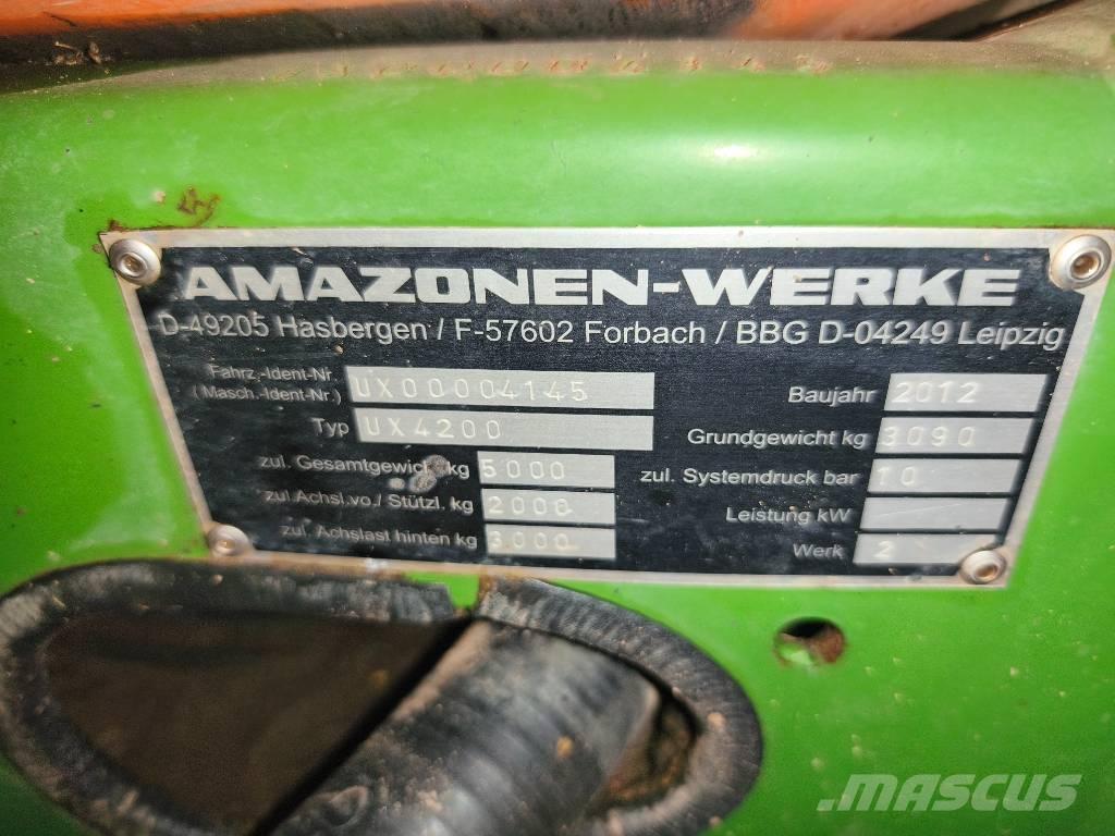 Amazone UX 4200 Ťahané postrekovače