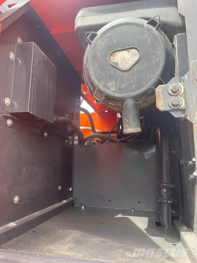 Hitachi ZX 240 Pásové rýpadlá