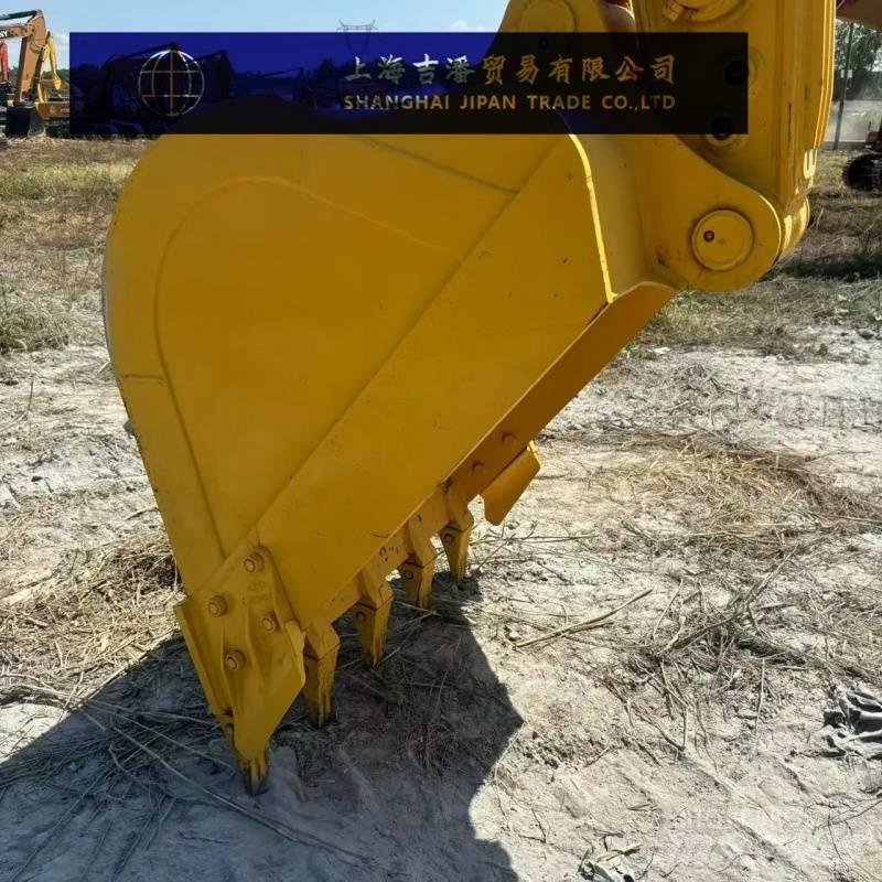 Komatsu PC 210 Pásové rýpadlá