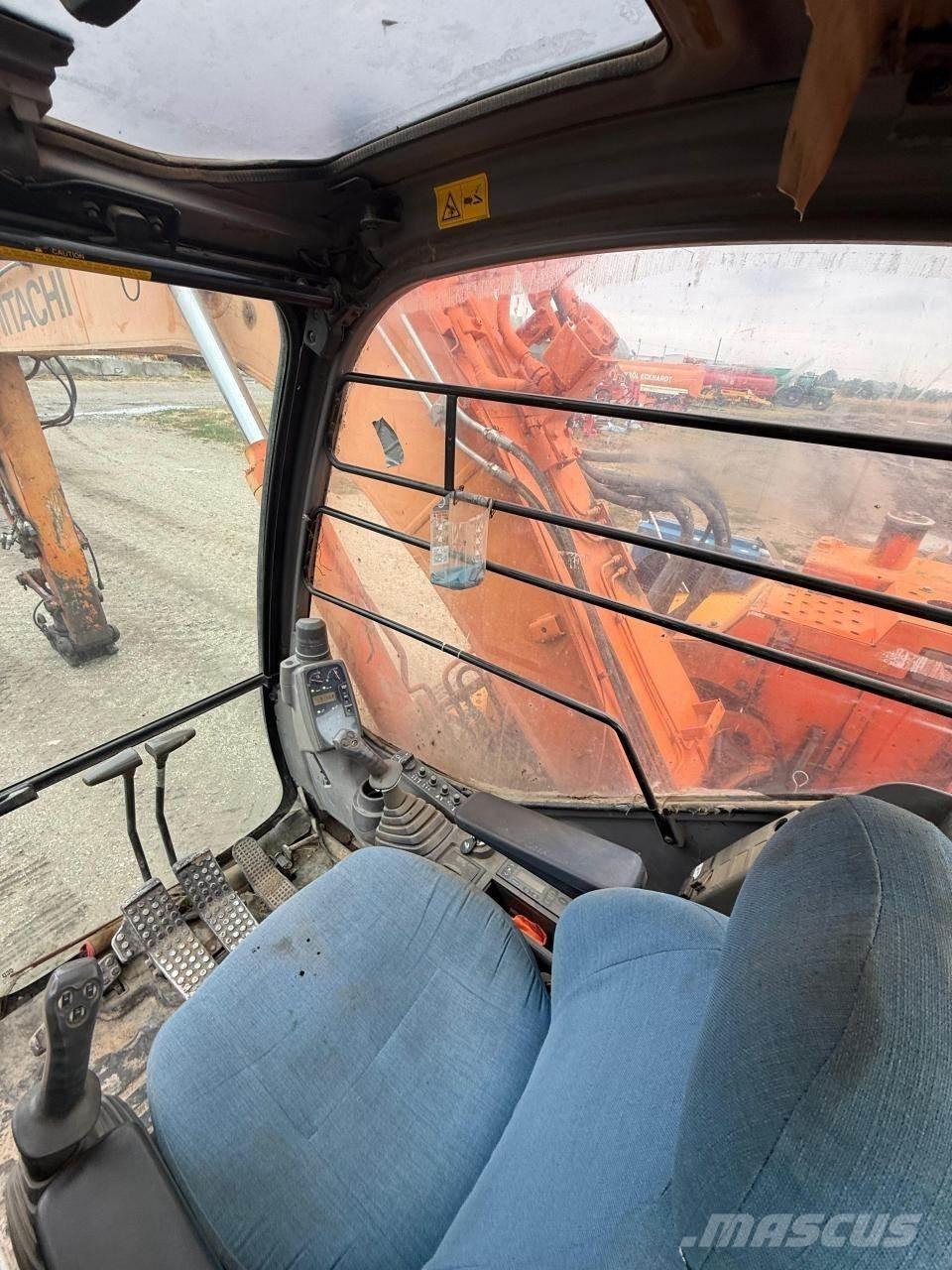 Hitachi ZX135US Pásové rýpadlá