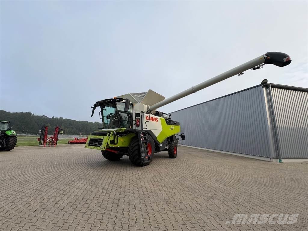 CLAAS TRION 750 Kombinované zberacie stroje
