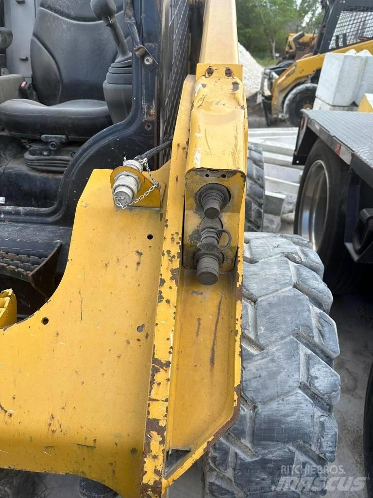 CAT 262 D Šmykom riadené nakladače