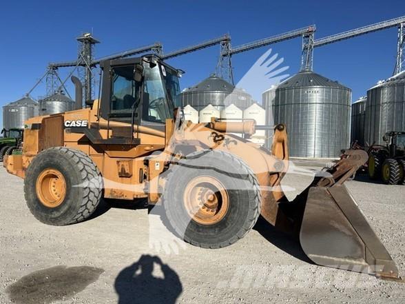 CASE 821C Kolesové nakladače