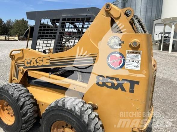 CASE 85XT Šmykom riadené nakladače