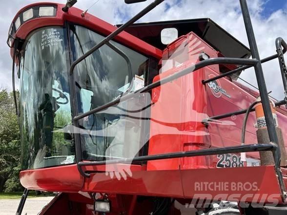 Case IH 2588 Kombinované zberacie stroje