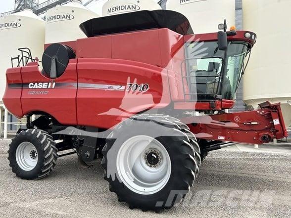 Case IH 7010 Kombinované zberacie stroje