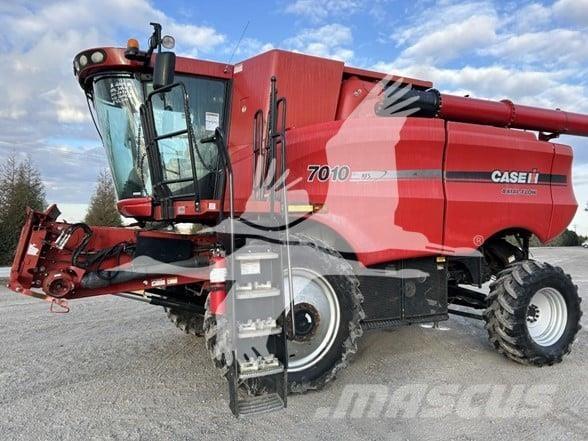 Case IH 7010 Kombinované zberacie stroje