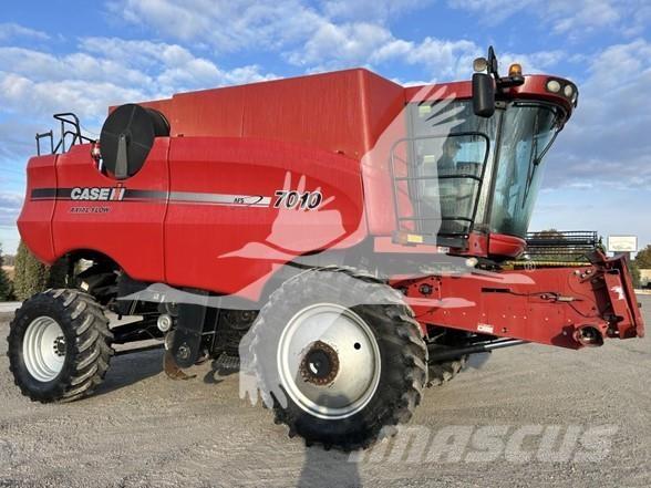 Case IH 7010 Kombinované zberacie stroje