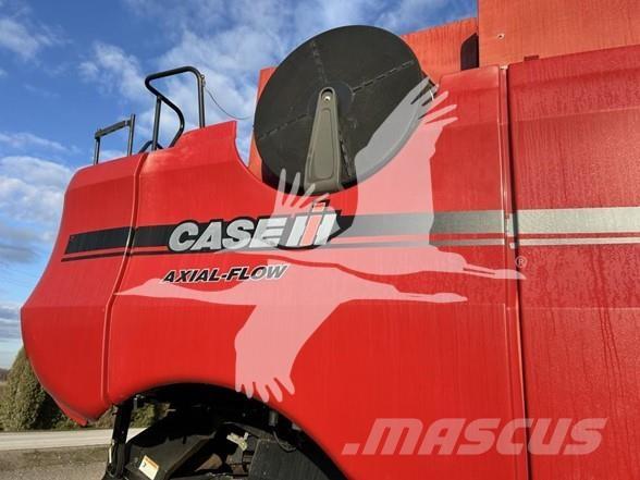 Case IH 7010 Kombinované zberacie stroje